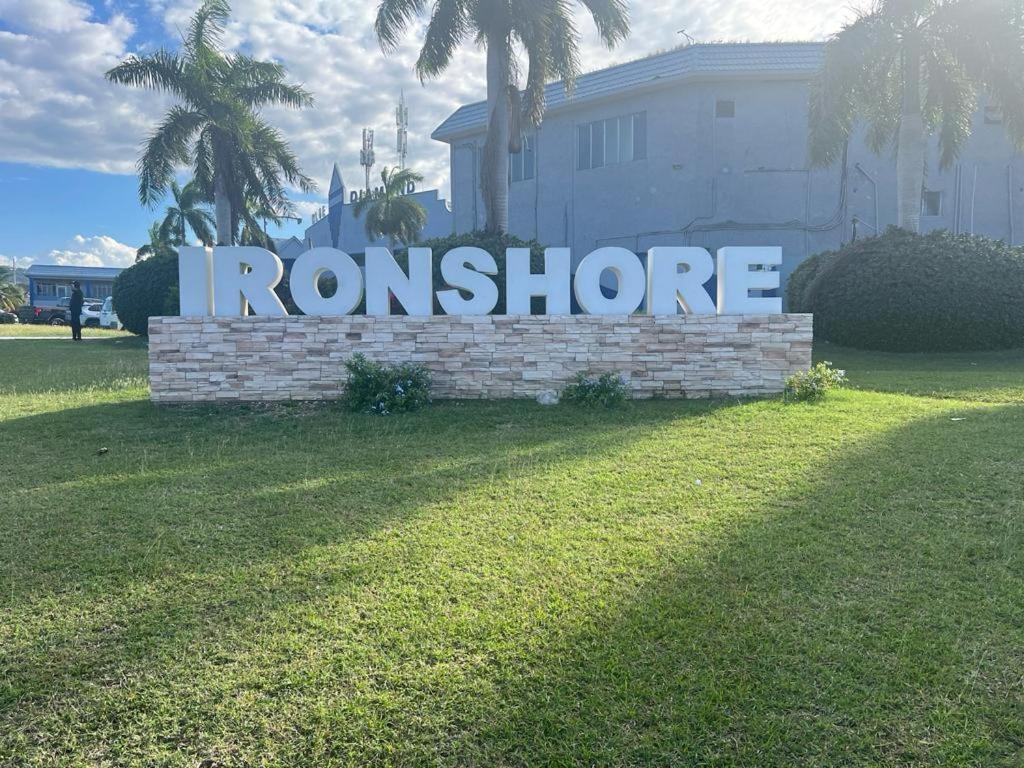 Ironshore Seaview Apartment มอนเทโกเบย์ ภายนอก รูปภาพ